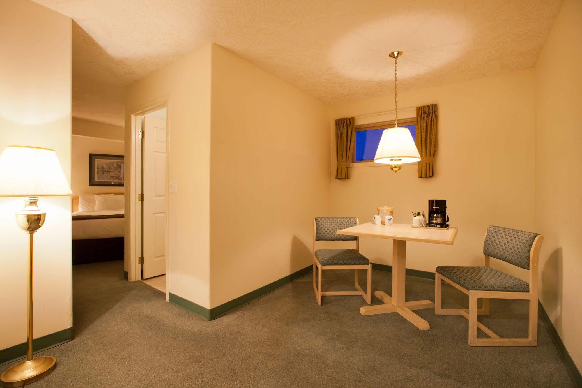 Coast Parksville Hotel Exterior photo