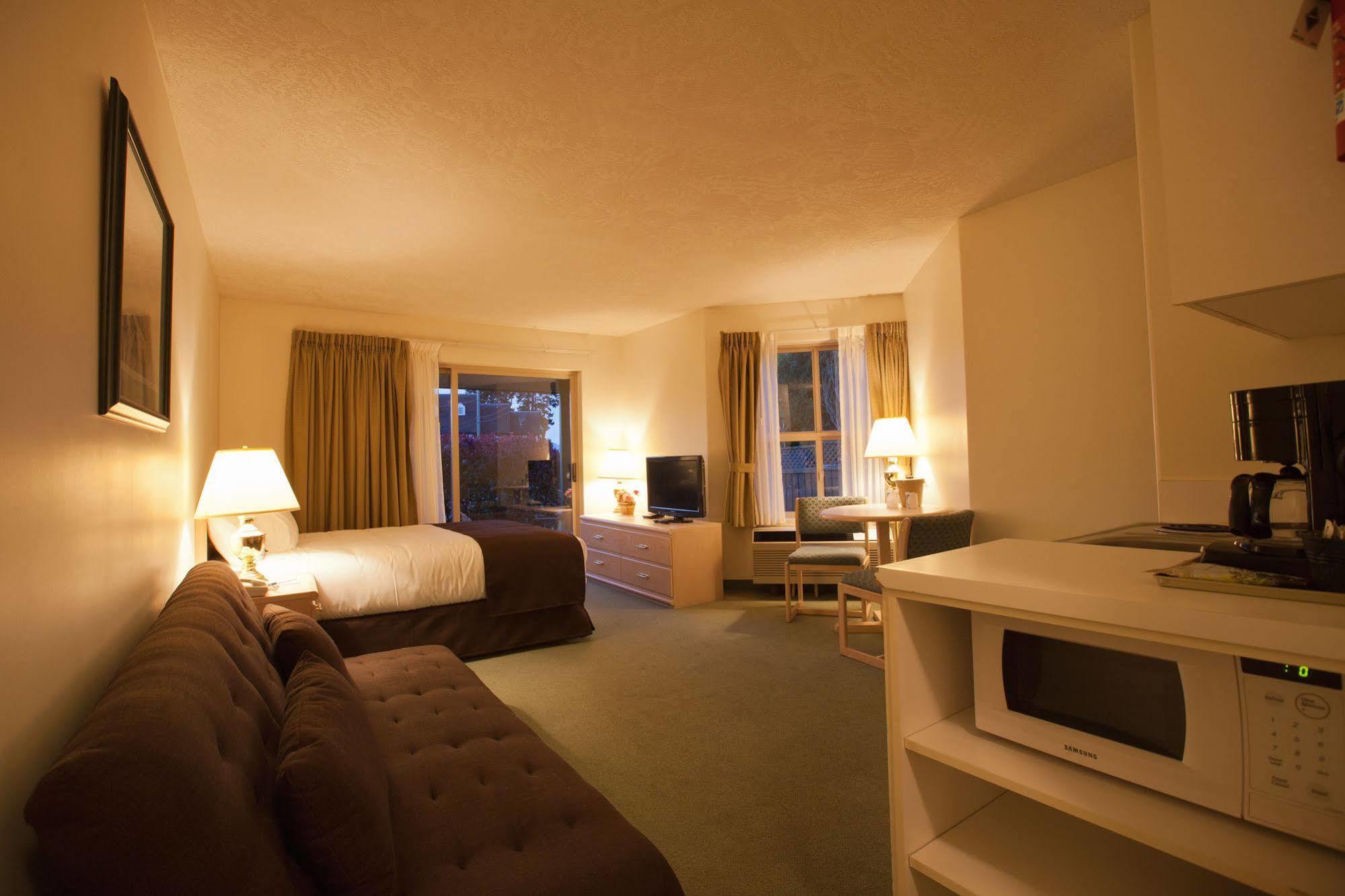 Coast Parksville Hotel Exterior photo